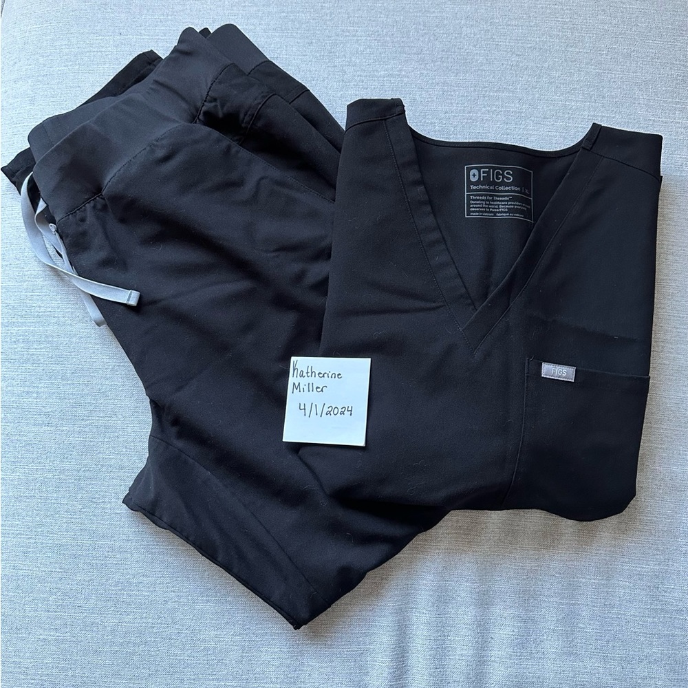 XL Black Figs Scrub Set